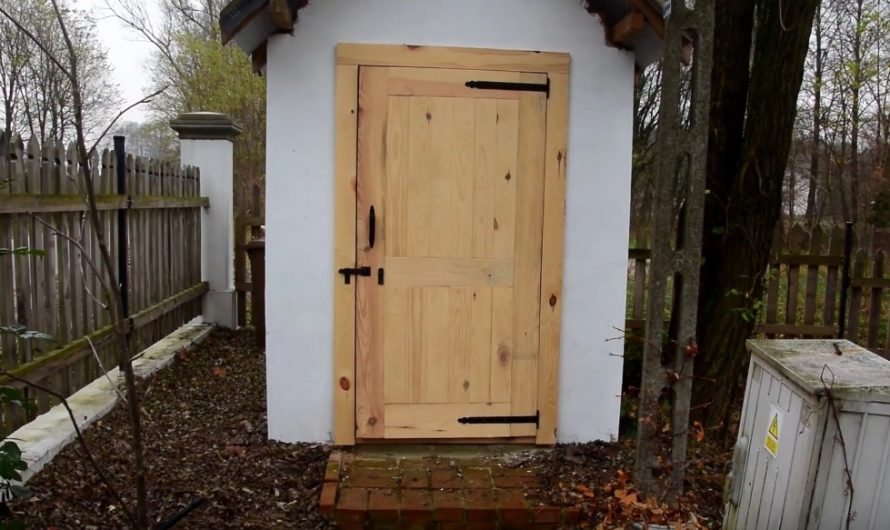 Jak zrobić drewniane drzwi do domku na narzędzia lub szopy.